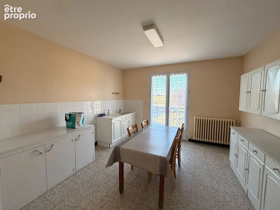 Maison avec grand hangar sur 9000 m² de terrain - photo 8