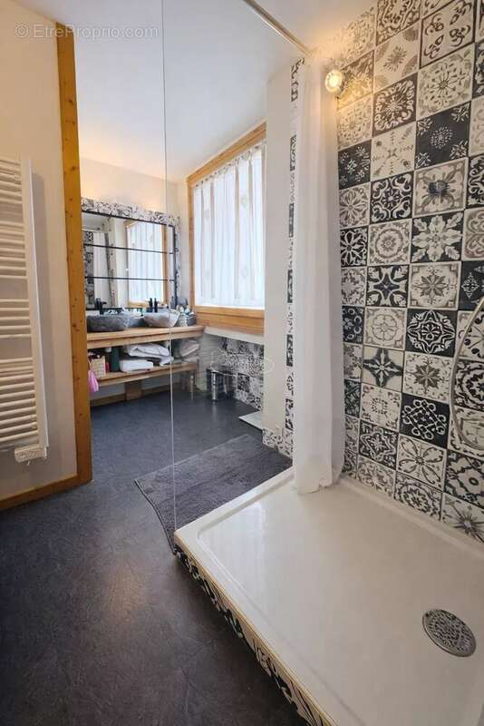 Appartement à NANCY-SUR-CLUSES