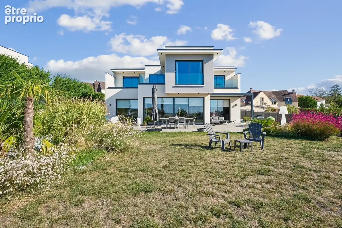 Crespières (78) - Maison de prestige avec piscine - photo 7
