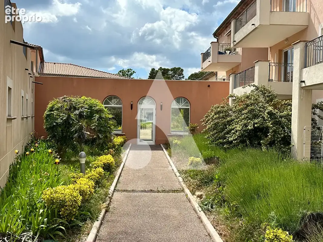 Appartement T2 en résidence seniors gérée, LMNP, Plan-d'Aups-Sainte-Baume , 110 000 . - photo 3