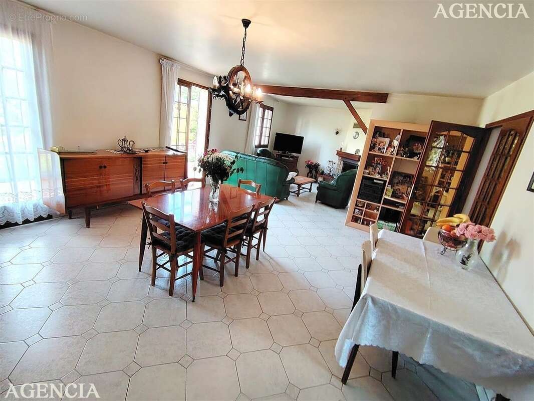 Maison à LA QUEUE-EN-BRIE