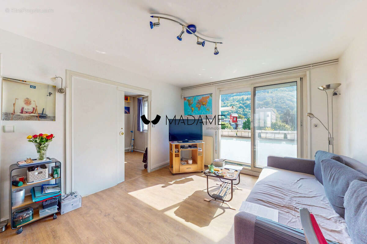 Appartement à SAINT-MARTIN-D'HERES