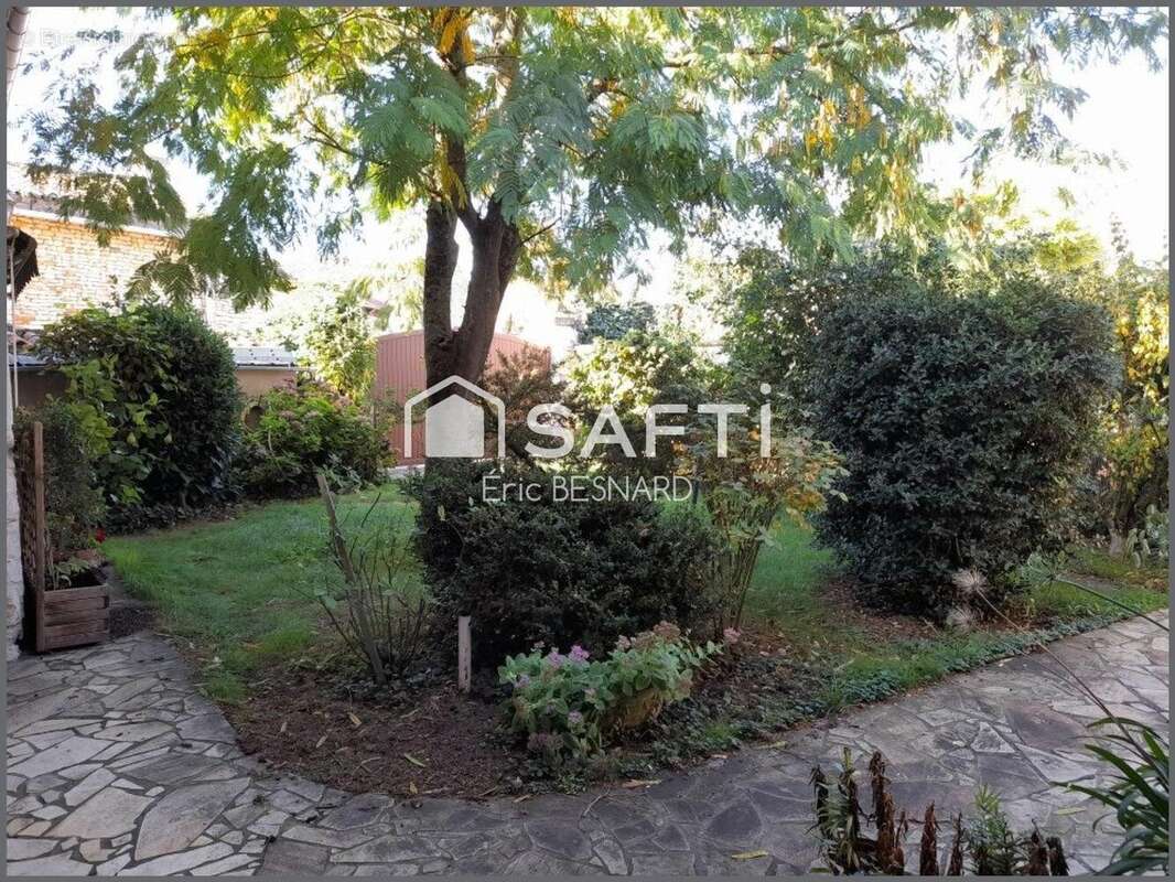 Maison 175 m² à Angliers  - photo 9