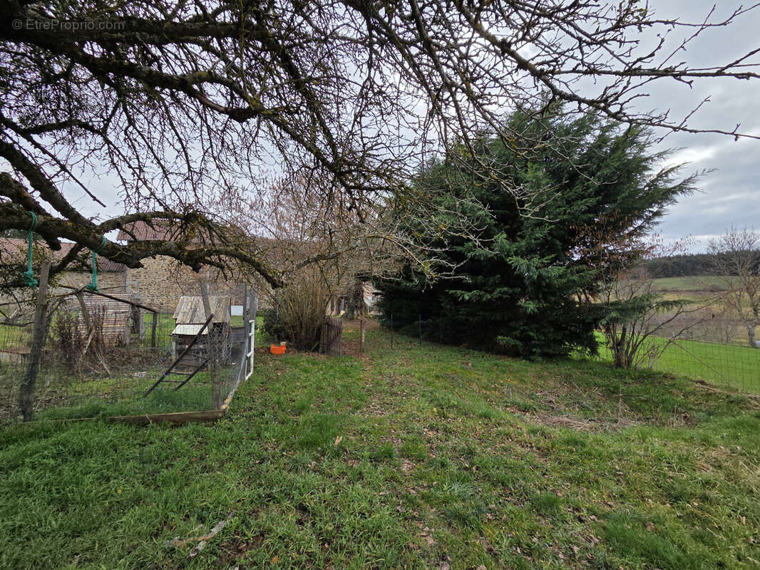 Autre à CHAMPAGNAC-LE-VIEUX