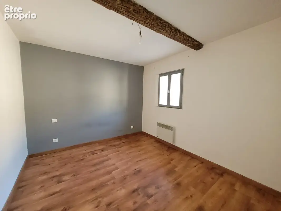 Fleury : Très agréable maison de village de type III avec 2 chambres sur 3 niveaux centre village au calme. - photo 7