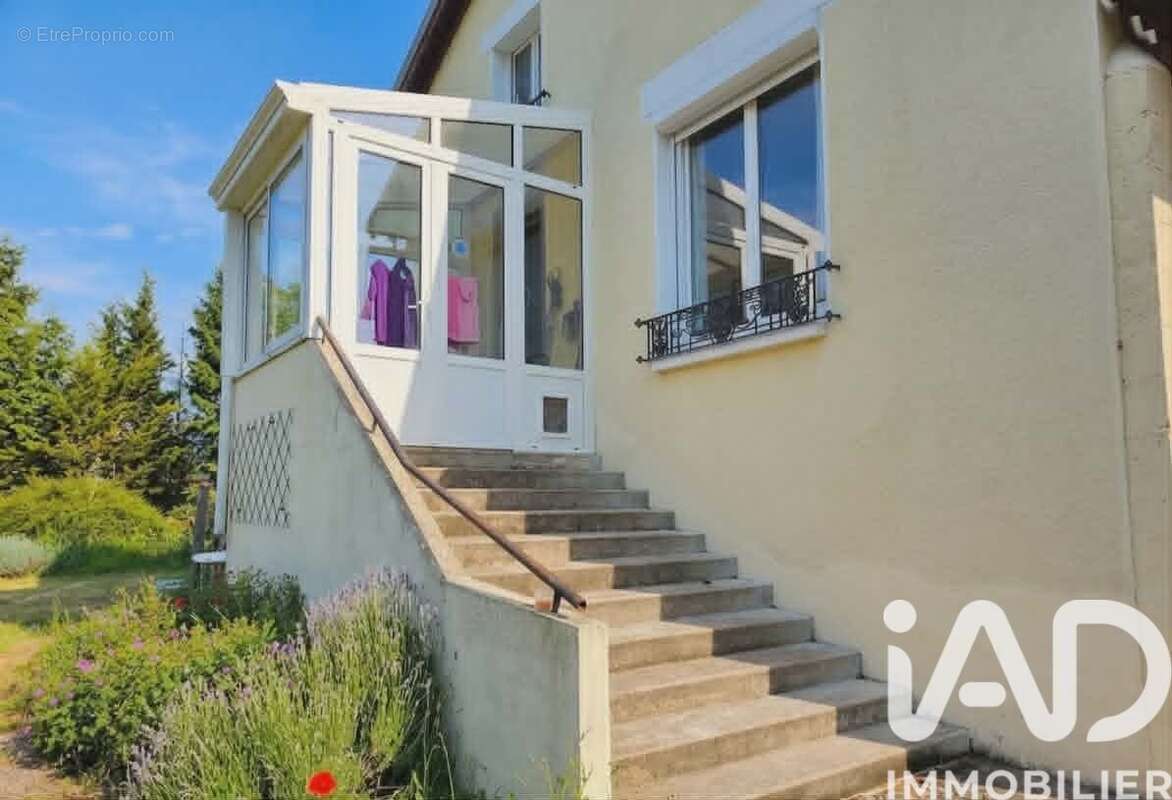 Maison 72 m² à La Celle-Saint-Cyr  - photo 2