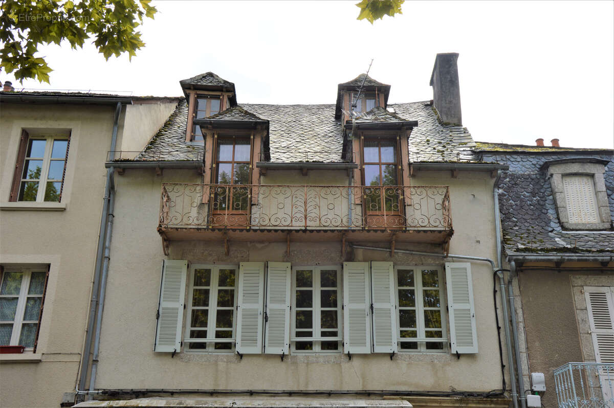 Appartement à ENTRAYGUES-SUR-TRUYERE