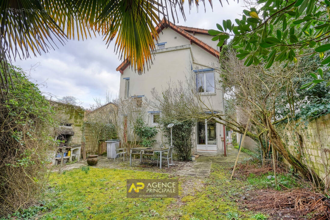 Maison à LE PLESSIS-ROBINSON