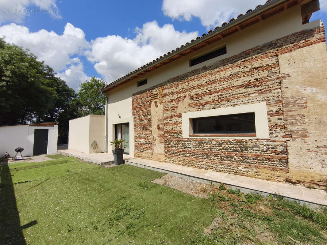 Maison à MONTAIGUT-SUR-SAVE