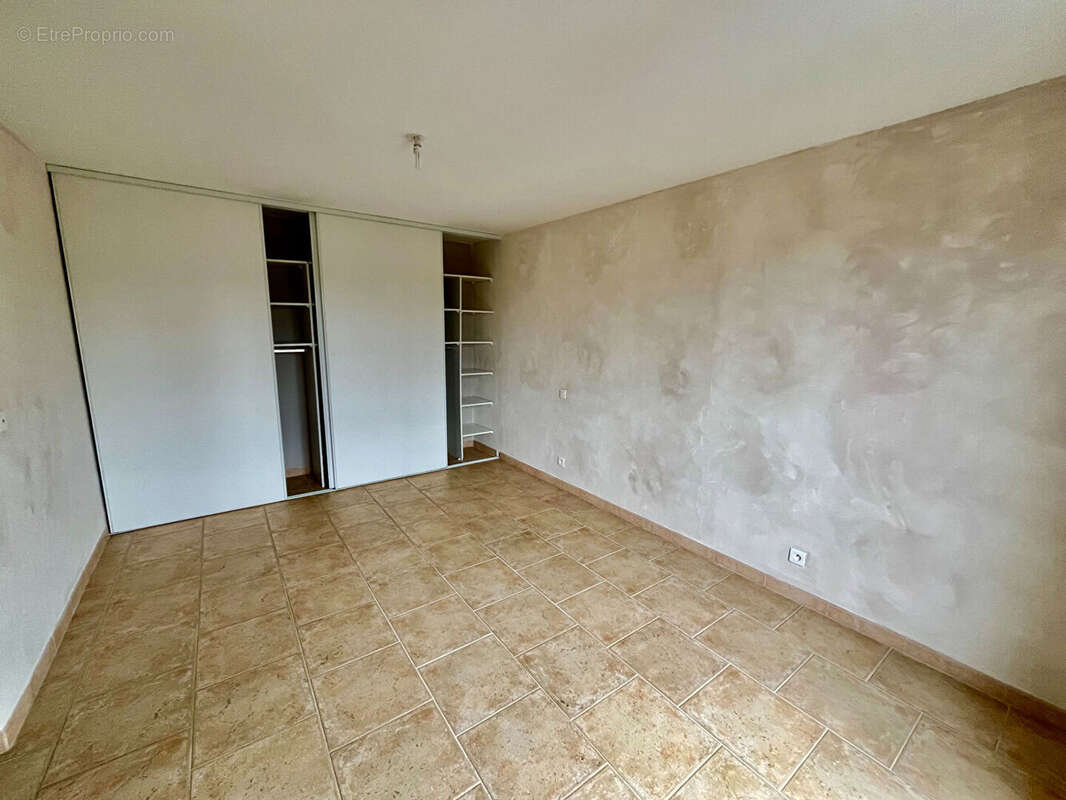 Appartement à L'ISLE-SUR-LA-SORGUE