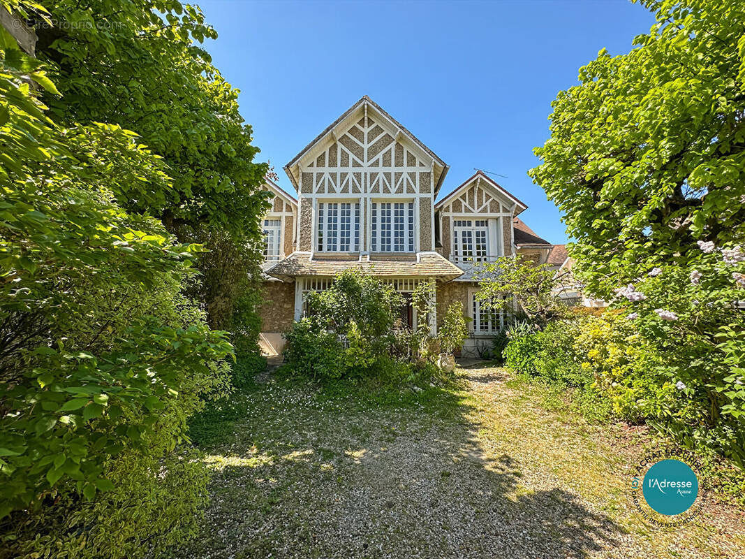 Maison à VERT-LE-PETIT