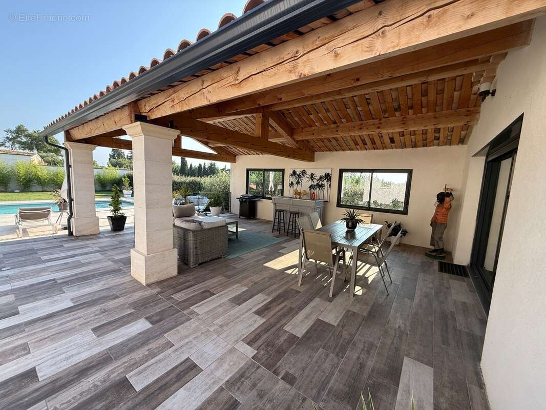 Superbe villa moderne, aux Taillades, de plain-pied avec piscine, panneaux solaires et prestations de standing - photo 17