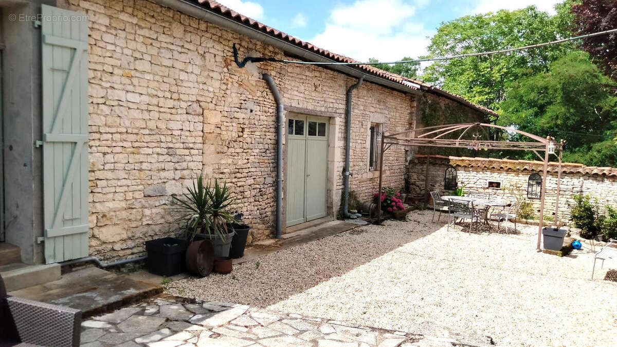 OVERVIEW - Maison à AUNAC