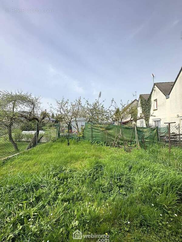 D&#039;un accès sur le jardin - Maison à SISSONNE