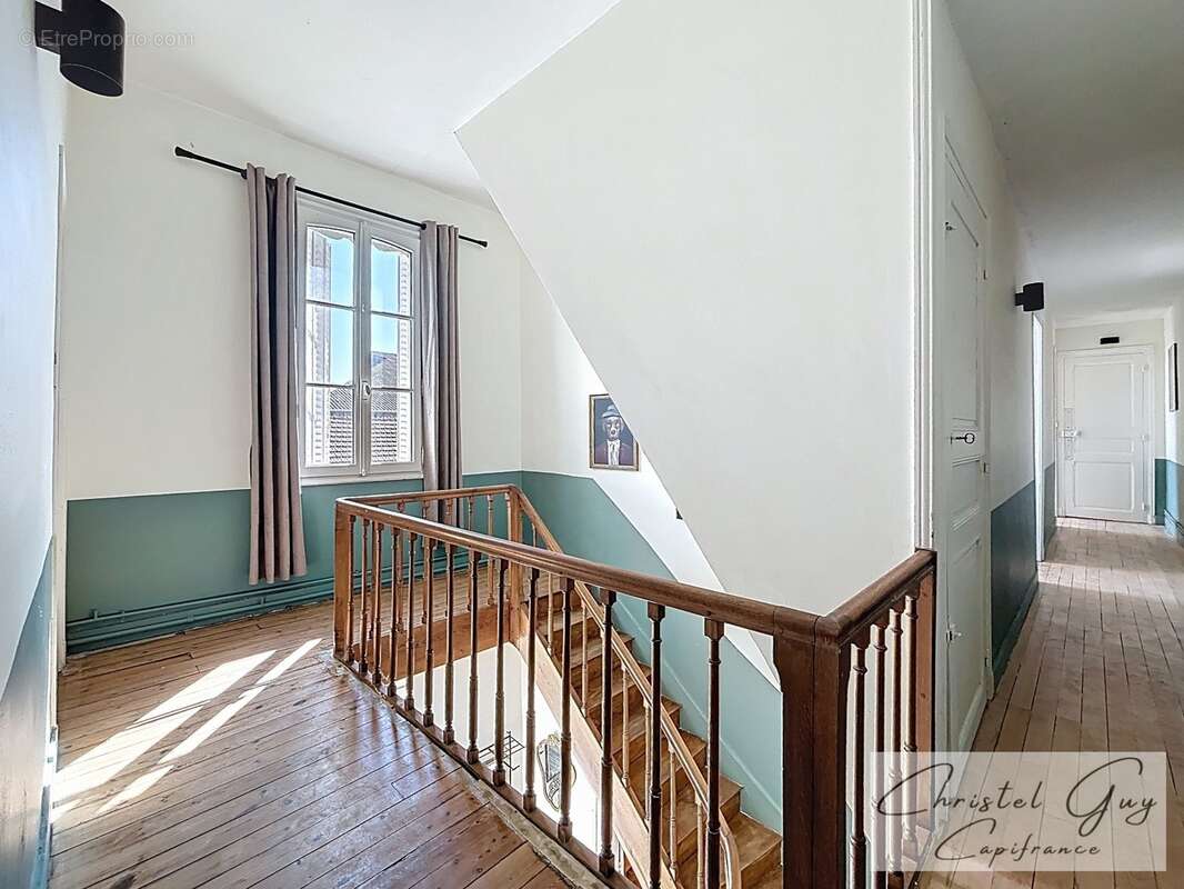 Vaas (72500) - Propriété de Charme 1910 de 175 m² + Maison d'amis, 7 Pièces, Terrain de 1260 m², Idéale Résidence Principale ou  - photo 9