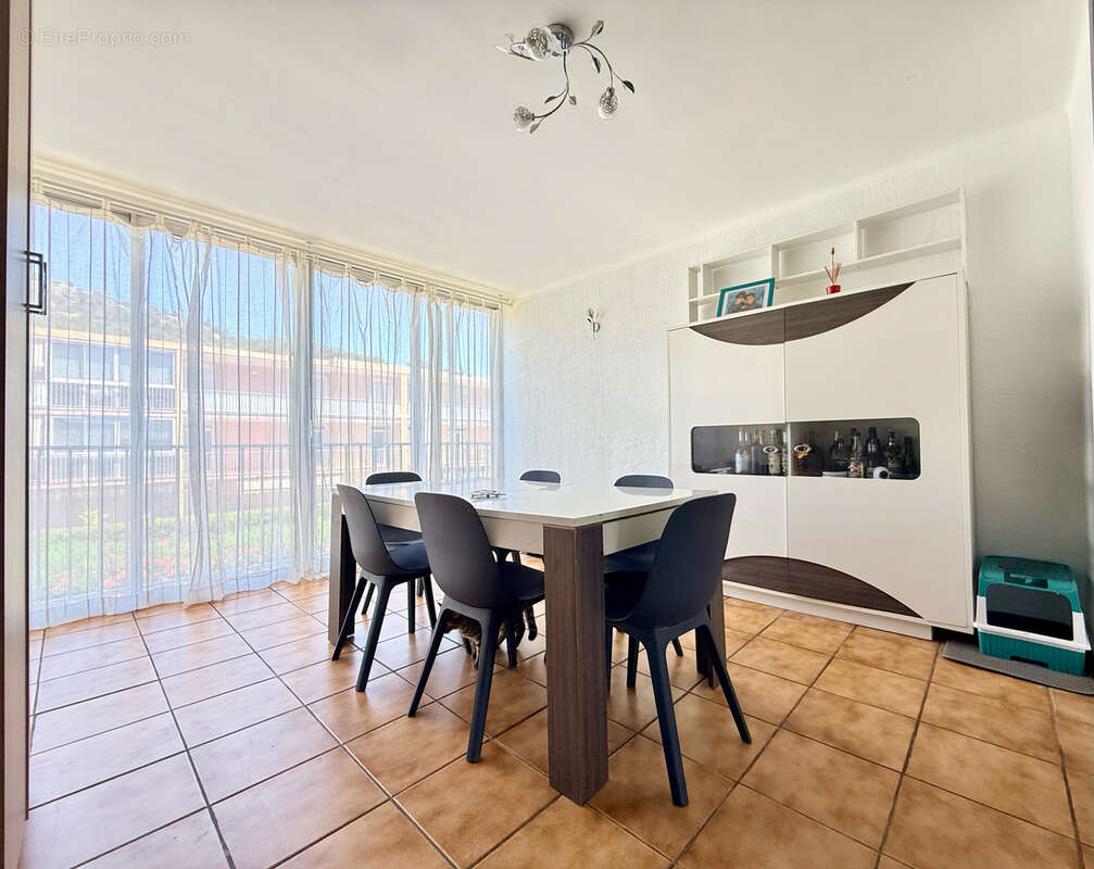 Appartement à SIX-FOURS-LES-PLAGES