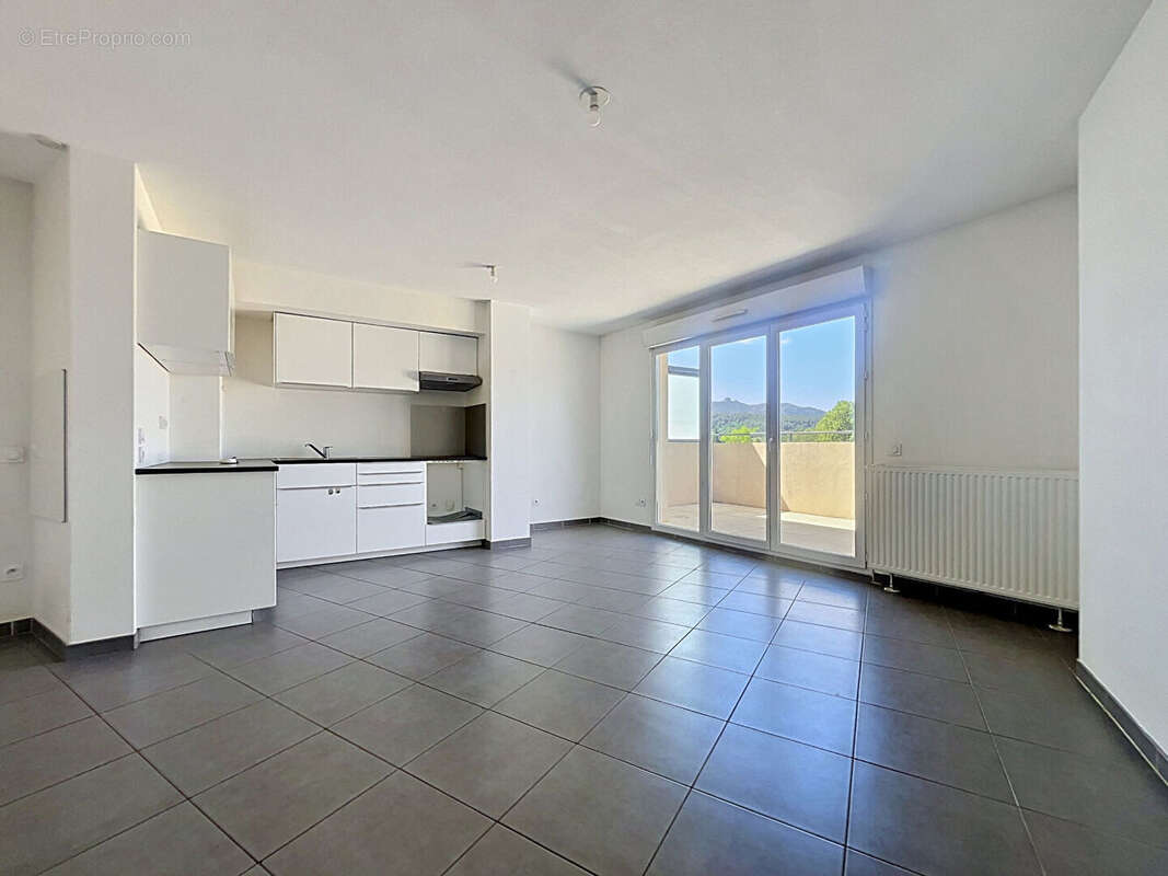 Appartement Gardanne 3 pièce(s) 60 m2 - photo 3