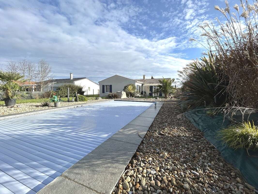 Maison à SAINT-SIMON-DE-PELLOUAILLE