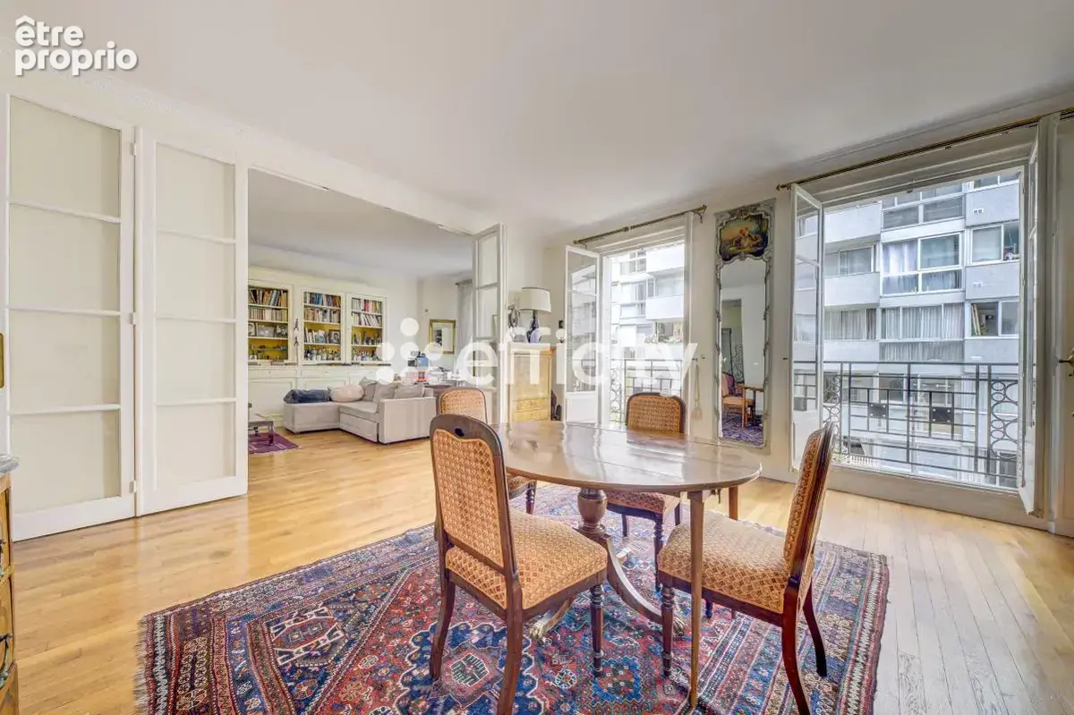 Appartement à PARIS-16E