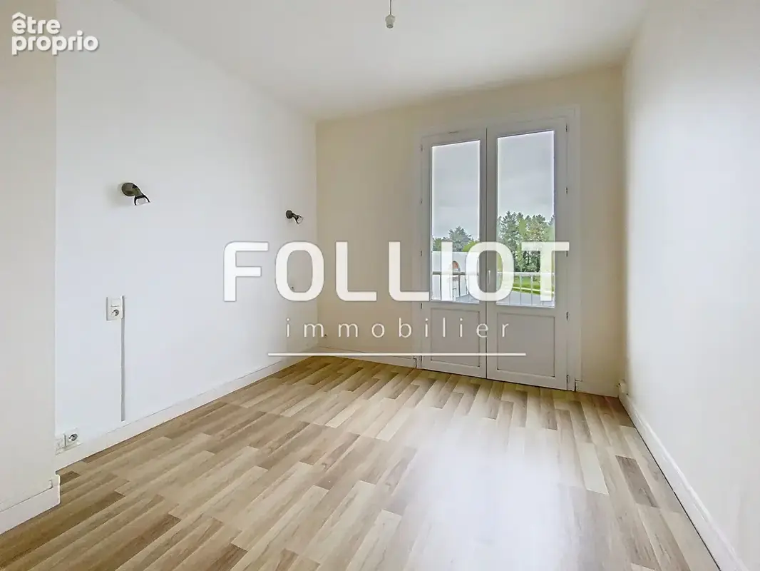 A VENDRE - Appartement lumineux T4 à FOUGERES - photo 3