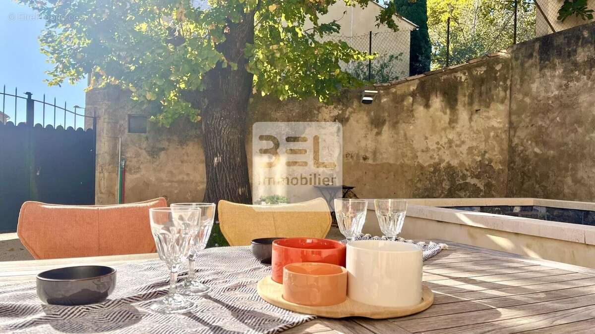 Maison à LAUDUN-L&#039;ARDOISE