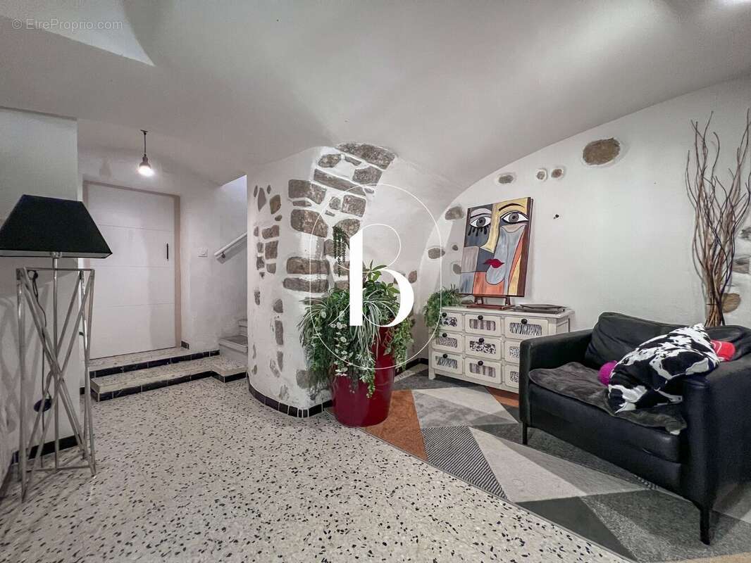 Maison 109 m² à Saint-Sauveur-De-Cruzieres  - photo 9