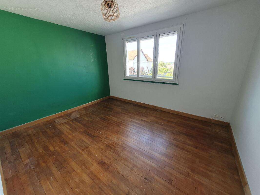 Maison La Chapelle Saint Ursin 5 pièce(s) 91 m2 - photo 9