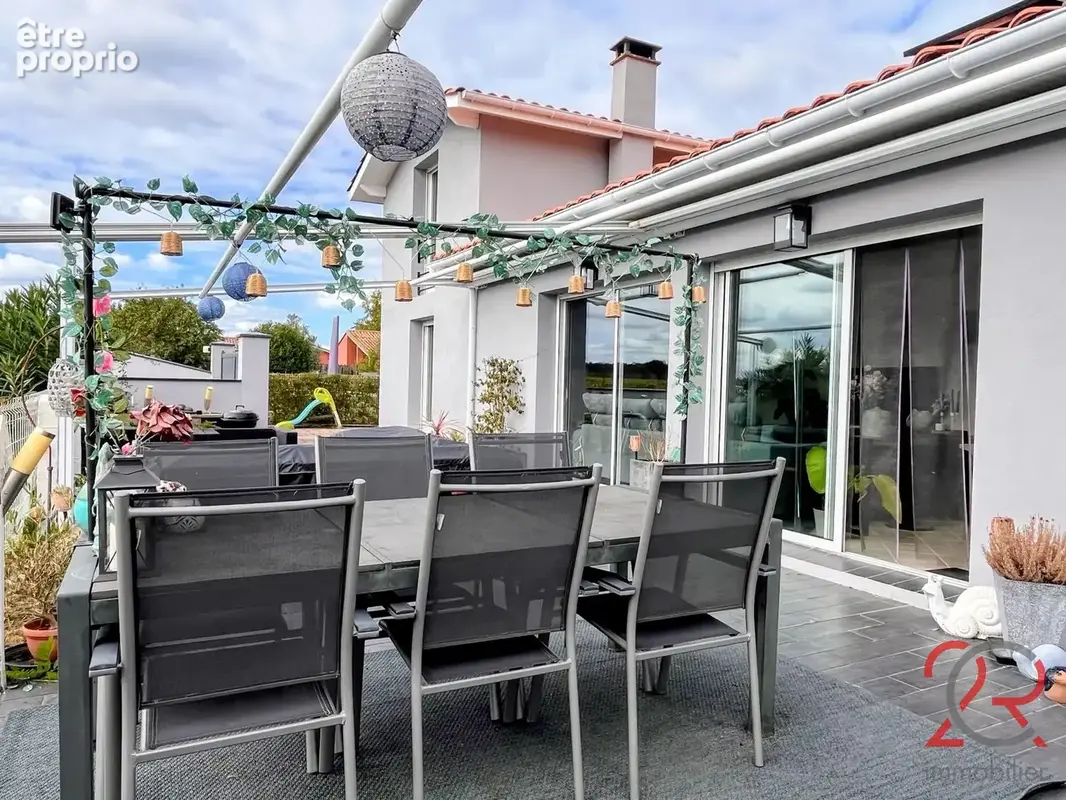 Maison aux beaux volumes avec 4 chambres, garage et piscine - photo 15