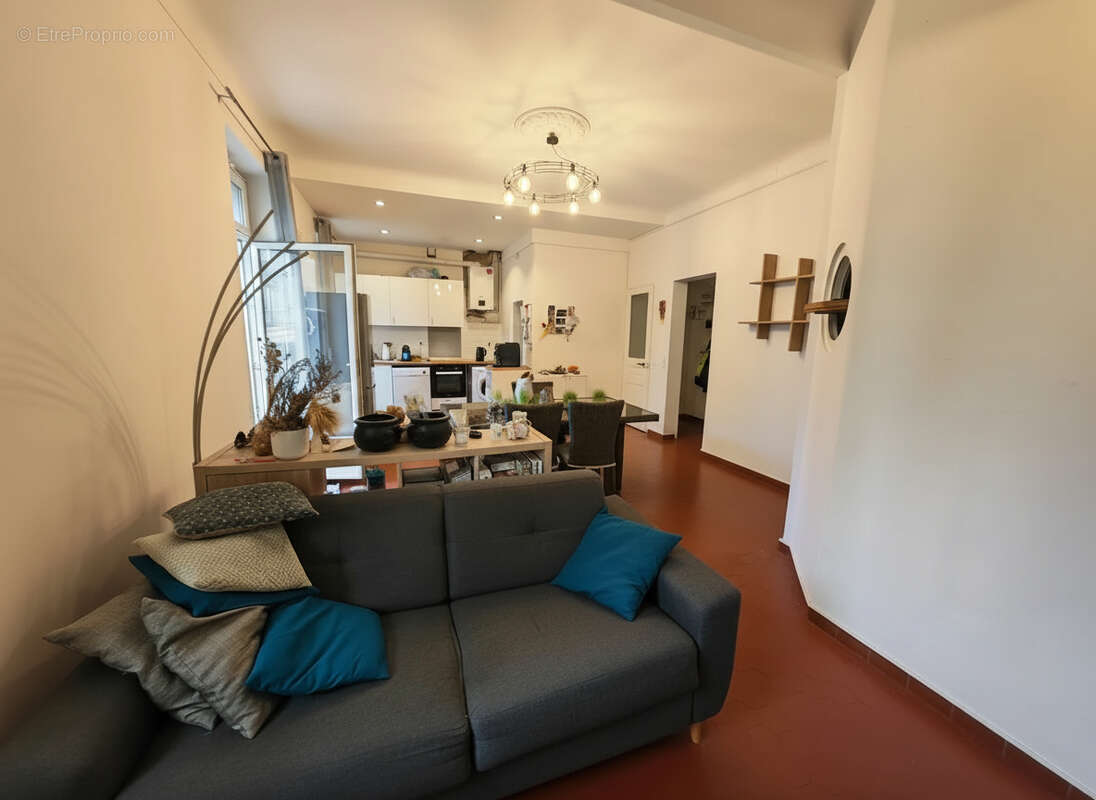 Appartement à MARSEILLE-5E