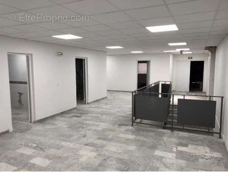 Bureaux rénovés à vendre de 77m² à 145m² - Direct propriétaire - - photo 3