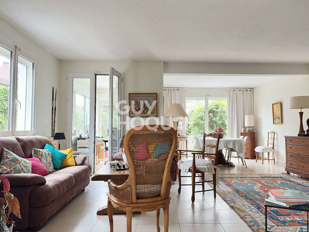 Maison à SAINTRY-SUR-SEINE