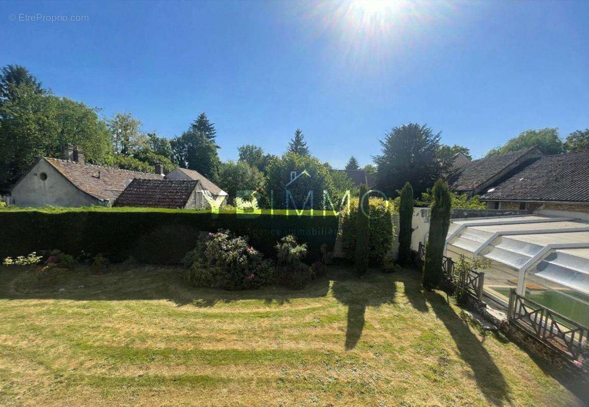 Maison à LA CELLE-LES-BORDES