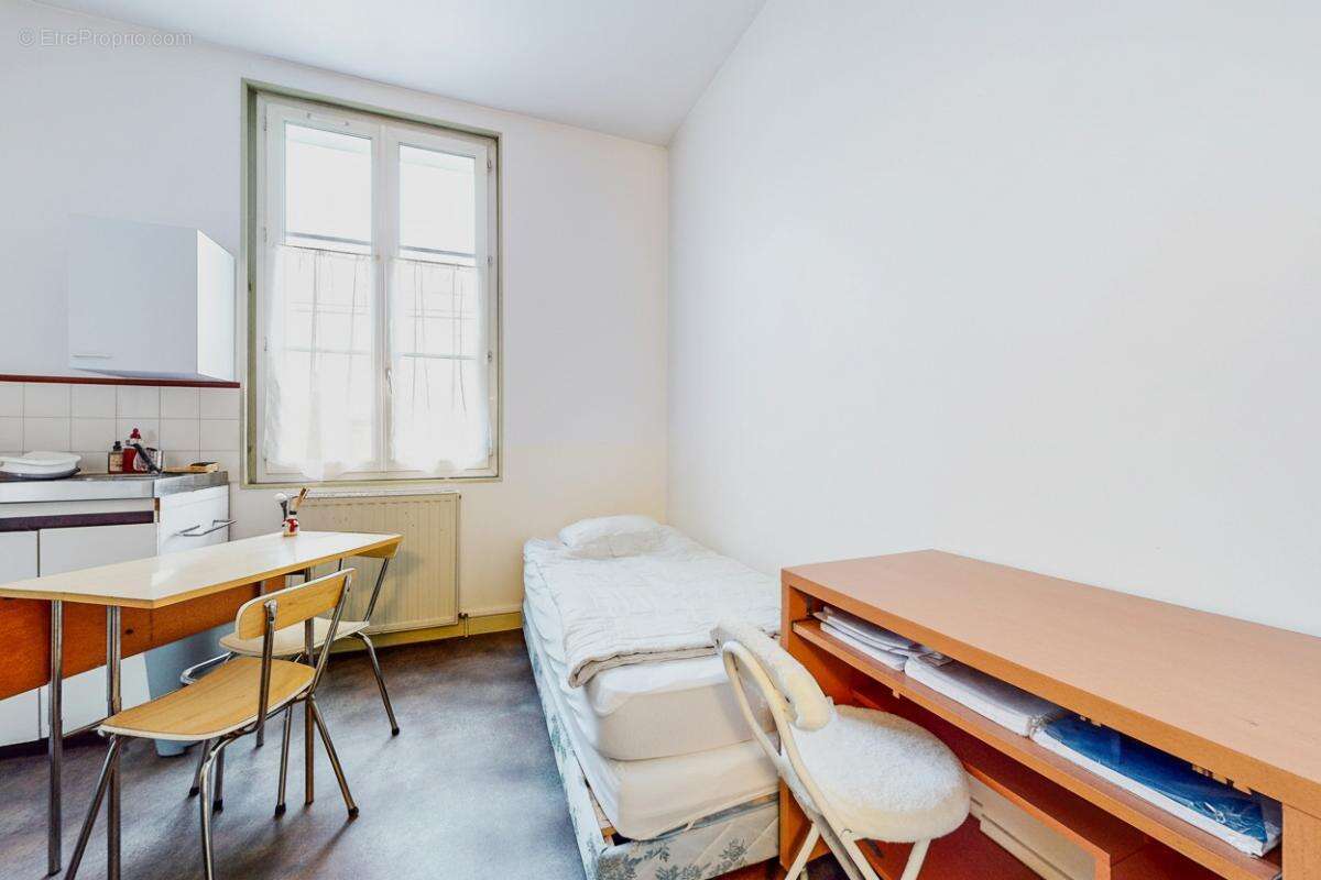 Immeuble de rapport à Saintes, 6 logements meublés, fort potentiel locatif - photo 11