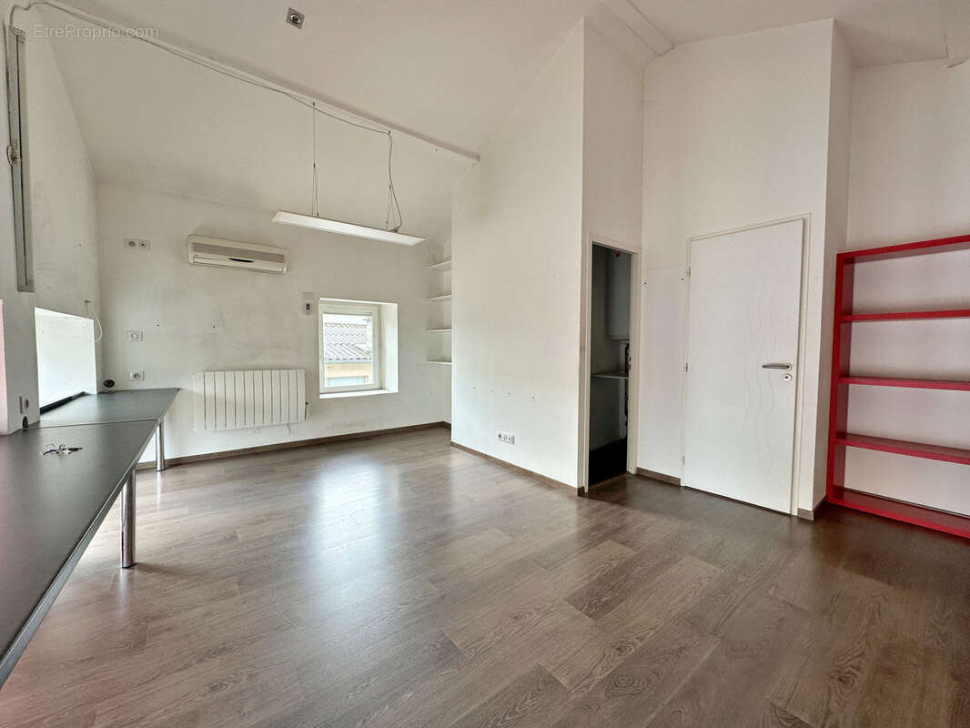 Commerce à SAINT-BONNET-DE-MURE