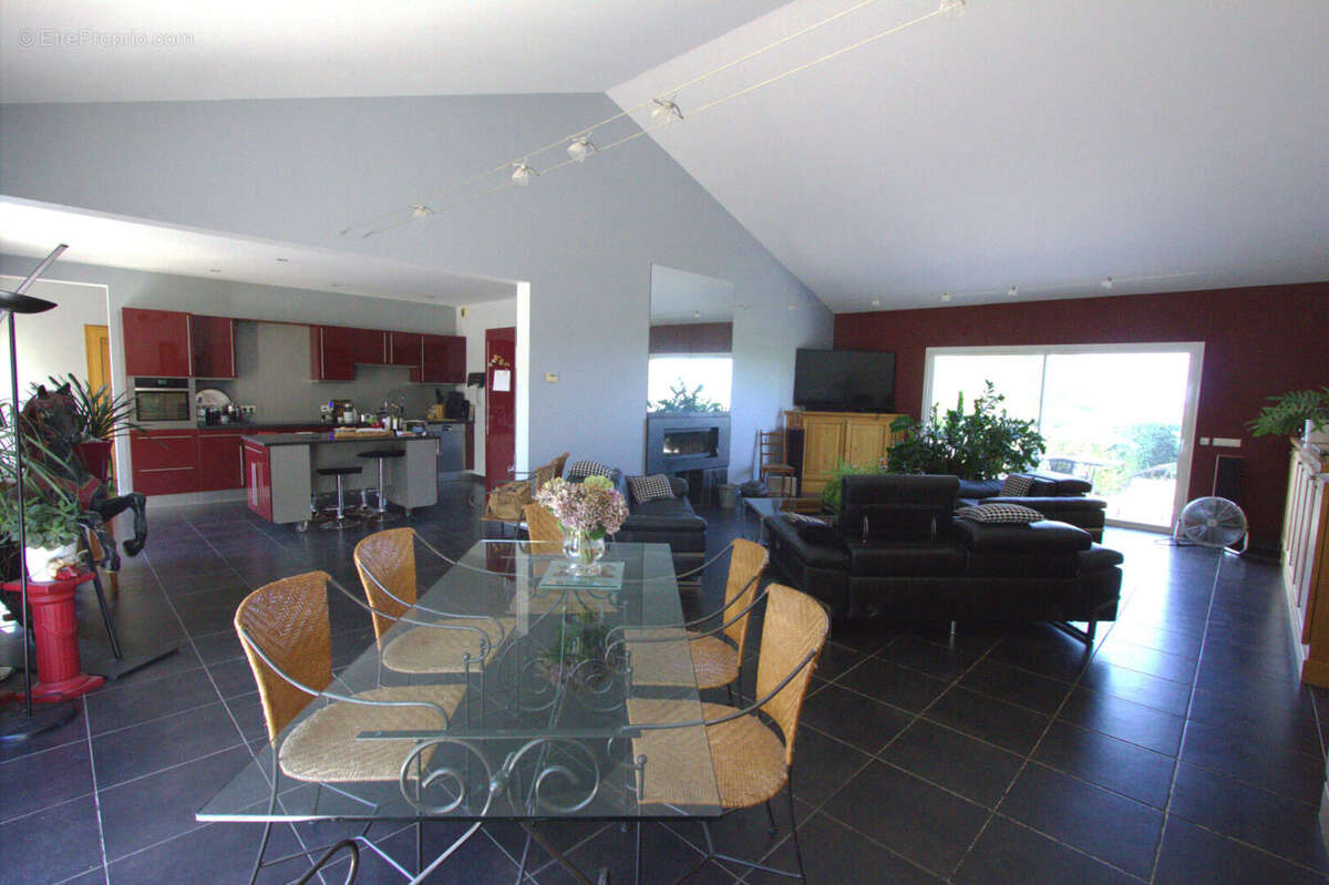 Maison contemporaine dans la campagne gersoise avec gîte, piscine et grand garage en sous-sol - photo 6