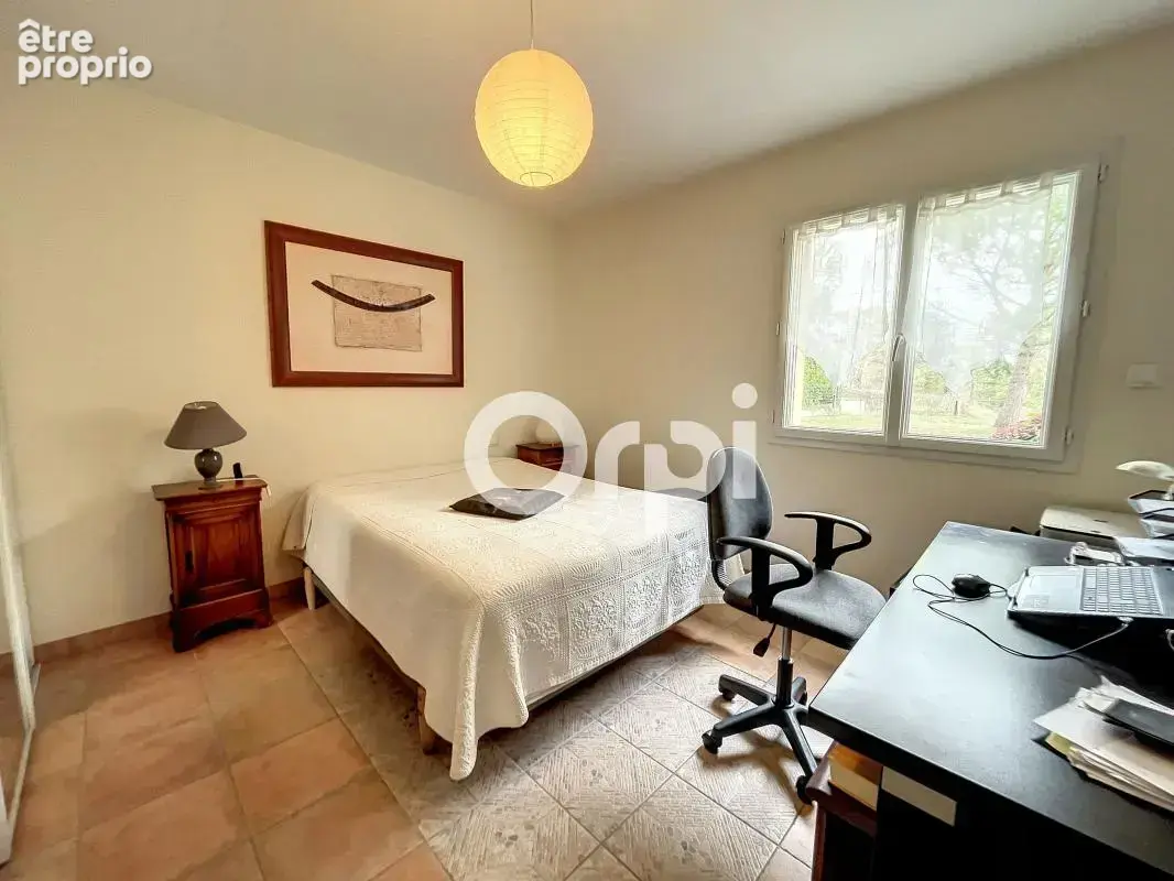 Maison À Vendre sur les hauteurs de Larche ! - photo 11