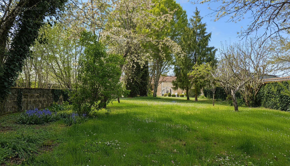 Maison à L'ISLE-D'ESPAGNAC