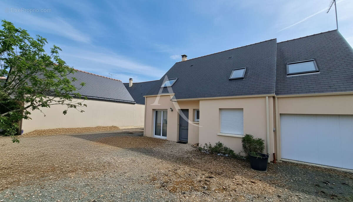 Maison à SOUCELLES