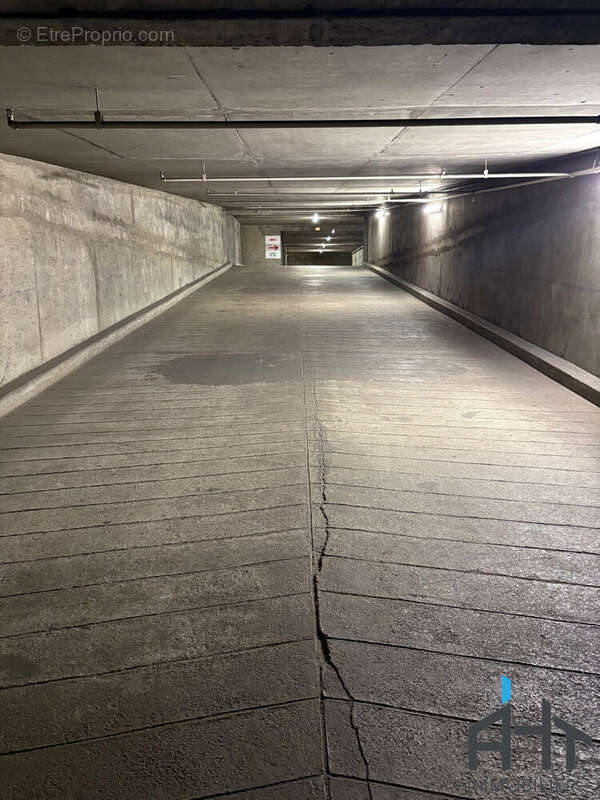 Parking à PARIS-20E