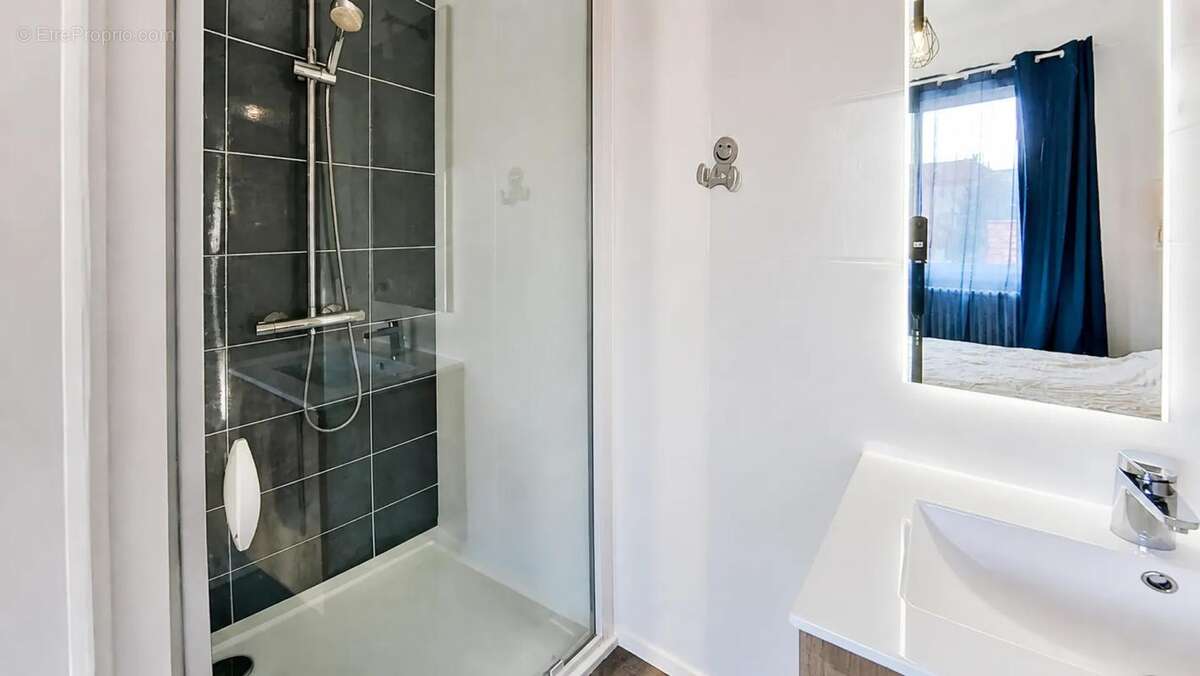 Immeuble de rapport: 3 lots loués: T5, T2, Studio avec 3 garages - photo 17