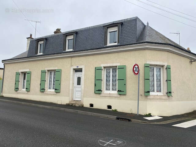 Maison de caractère dans le centre de PARIGNE L'EVEQUE - photo 2