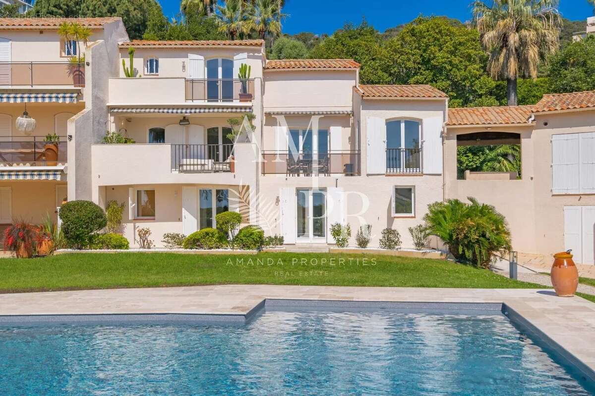 Cannes Californie – Élégance Contemporaine et Vue Mer d’Exception dans un Domaine Privé - photo 37