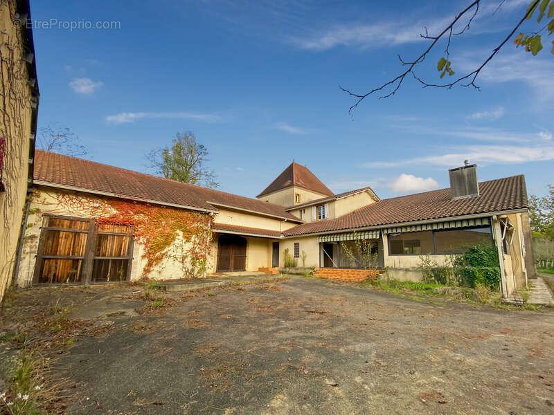 Dpt Gers (32), à vendre Proche de RISCLE château T6 de 327 m² habitables + 580 m² de dépendances attenantes sur 8157 m² de terra - photo 19