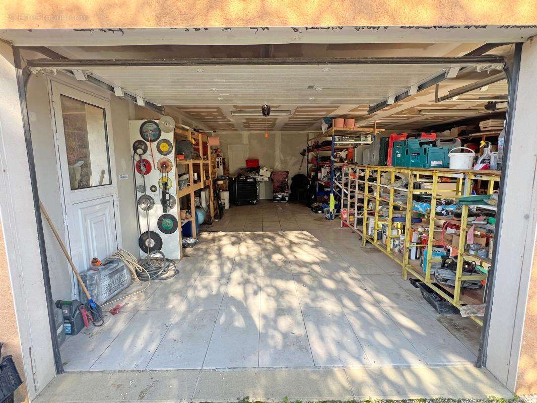 Maison à EGLISE-NEUVE-DE-VERGT