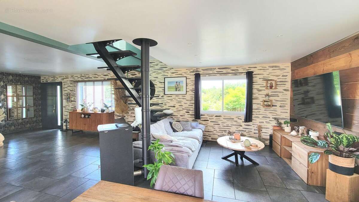 Maison à SAINT-LEGER-DES-BOIS