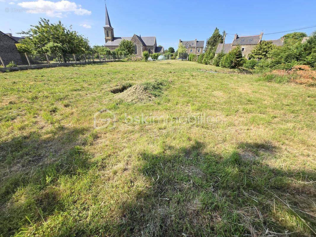 Terrain à SAINT-MICHEL-DE-PLELAN