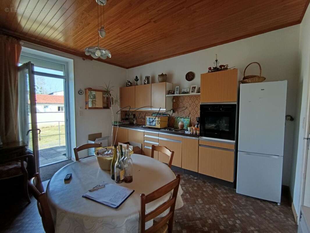 Maison 87 m² à Foussais-Payre  - photo 4