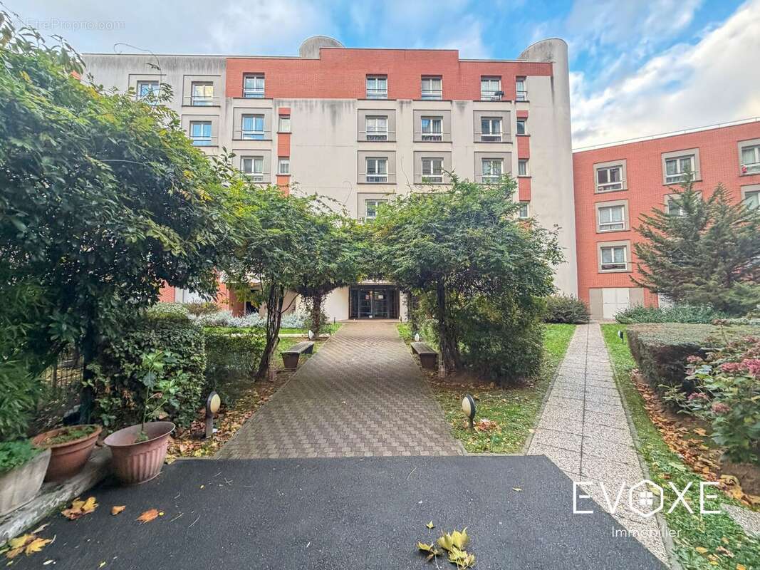 Appartement à PARIS-14E