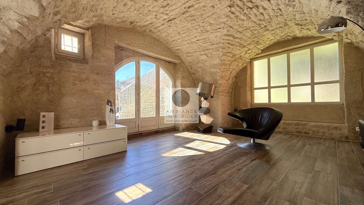 Maison à ETOILE-SUR-RHONE