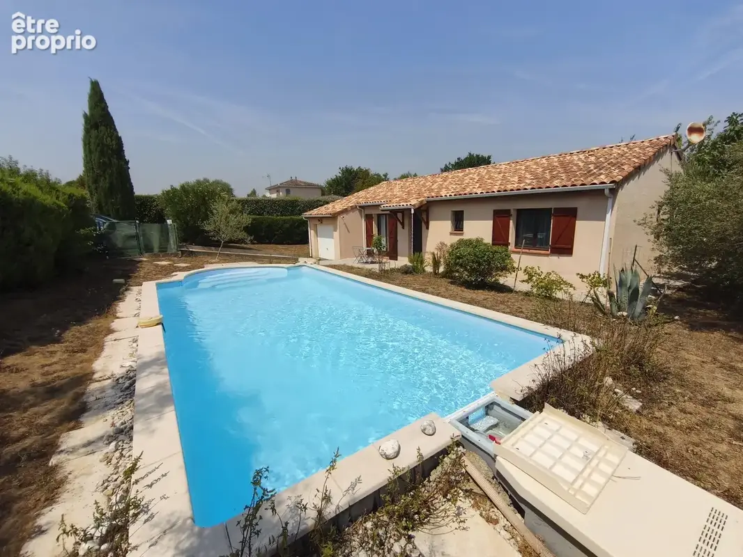 Maison T4 de plain-pied de 93 m2 avec jardin clos, piscine et garage - photo 1
